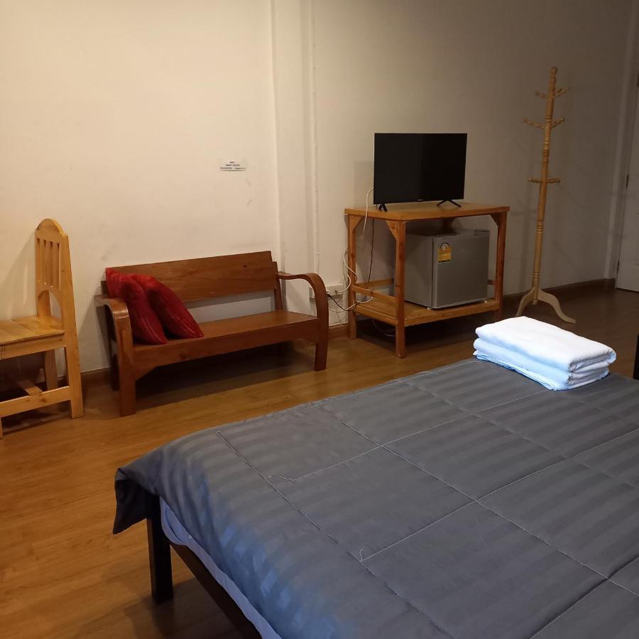 Happy Hostel Бангкок Экстерьер фото